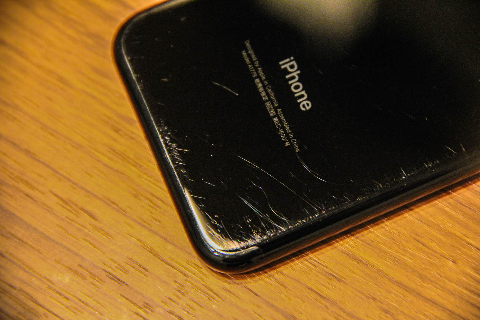 Iphone7 ジェットブラックは傷つきやすい その状況や傷消し方法