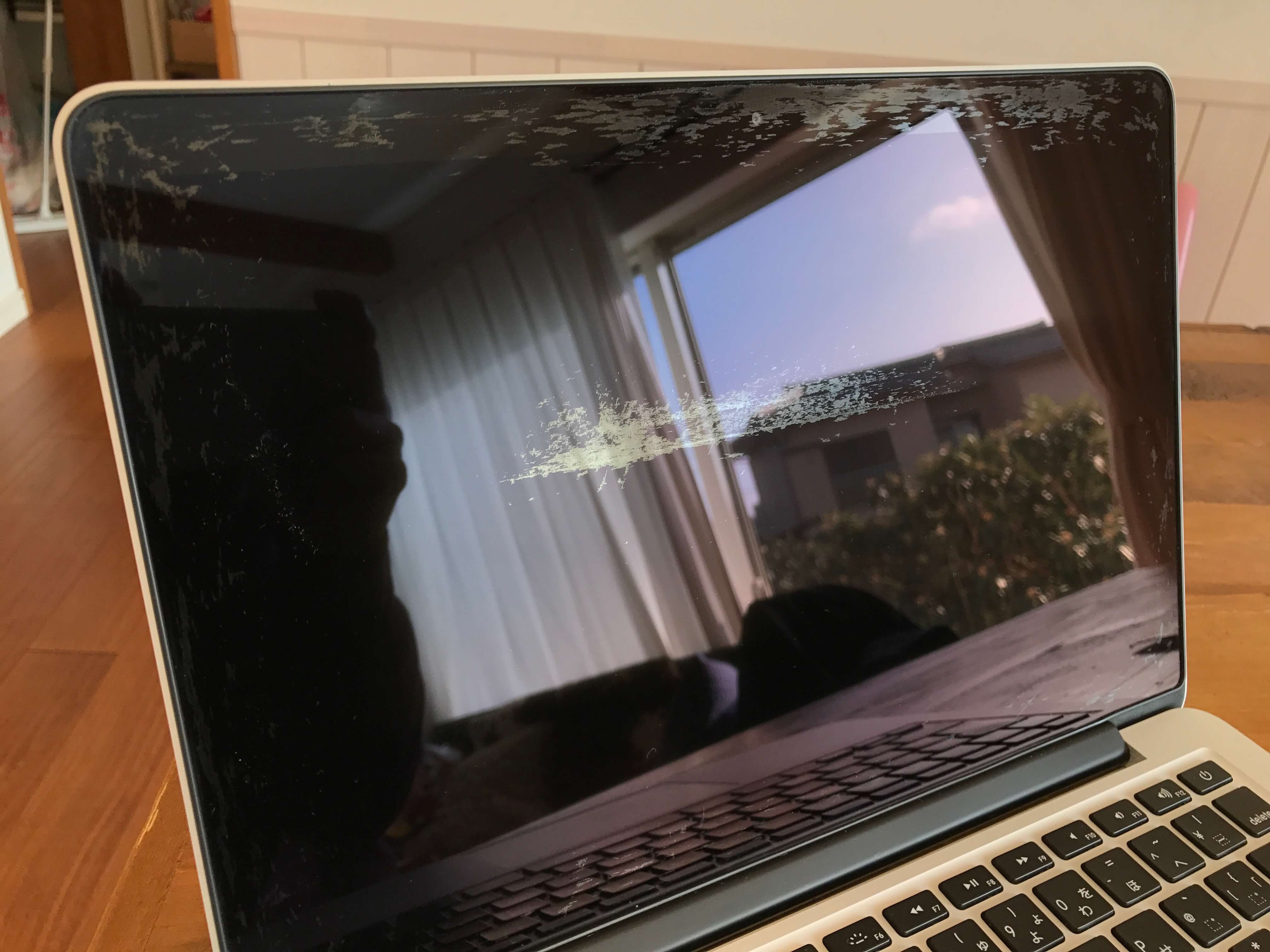 AppleCareでMacBook Pro ディスプレイ 液晶を修理!料金や時間は?