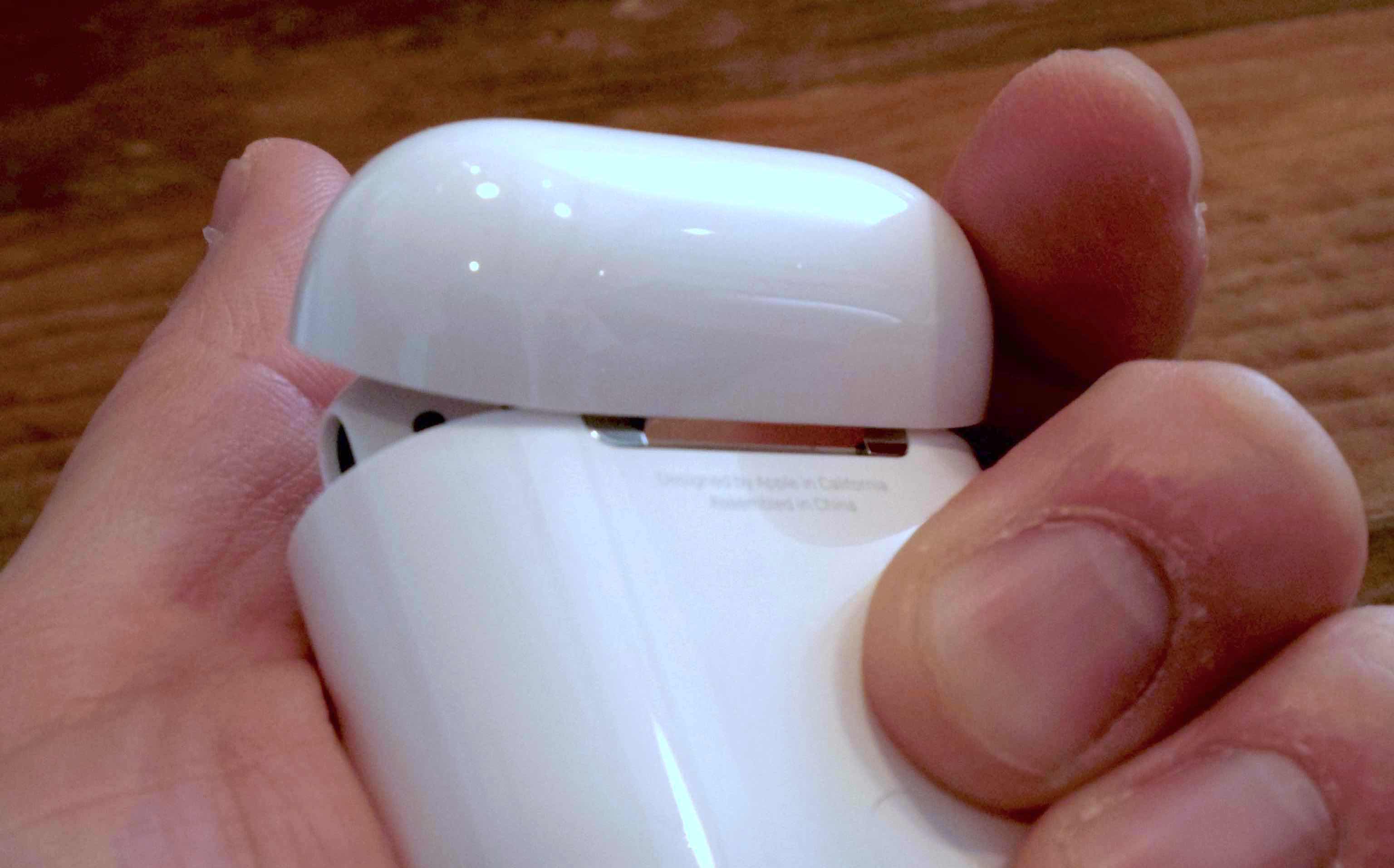 AirPodsケースの蓋の部分の画像