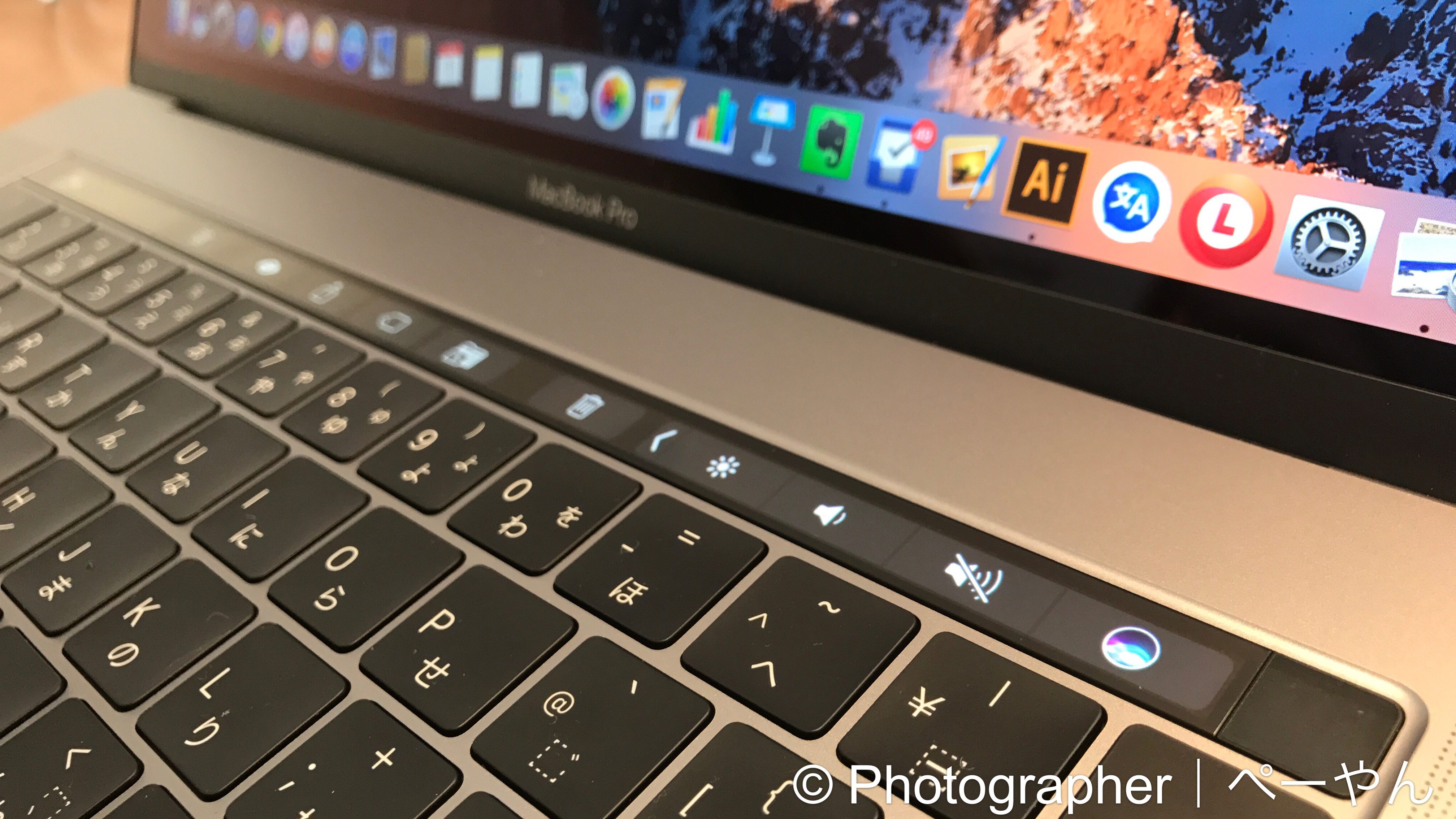 MacBook Pro 2016 レビュー!新機能 Touch Bar の使い勝手や評価。