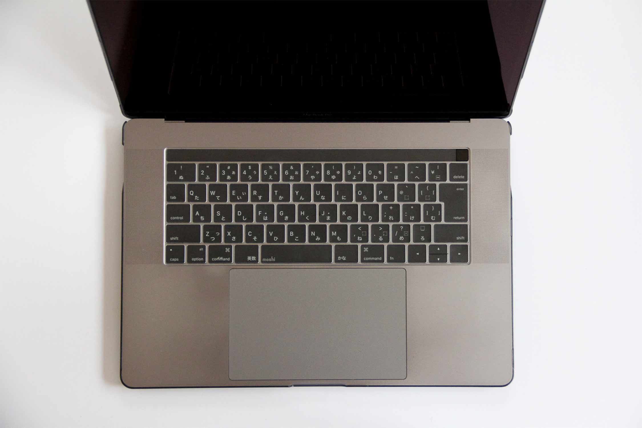 MacBook Pro キーボードカバー装着 写真