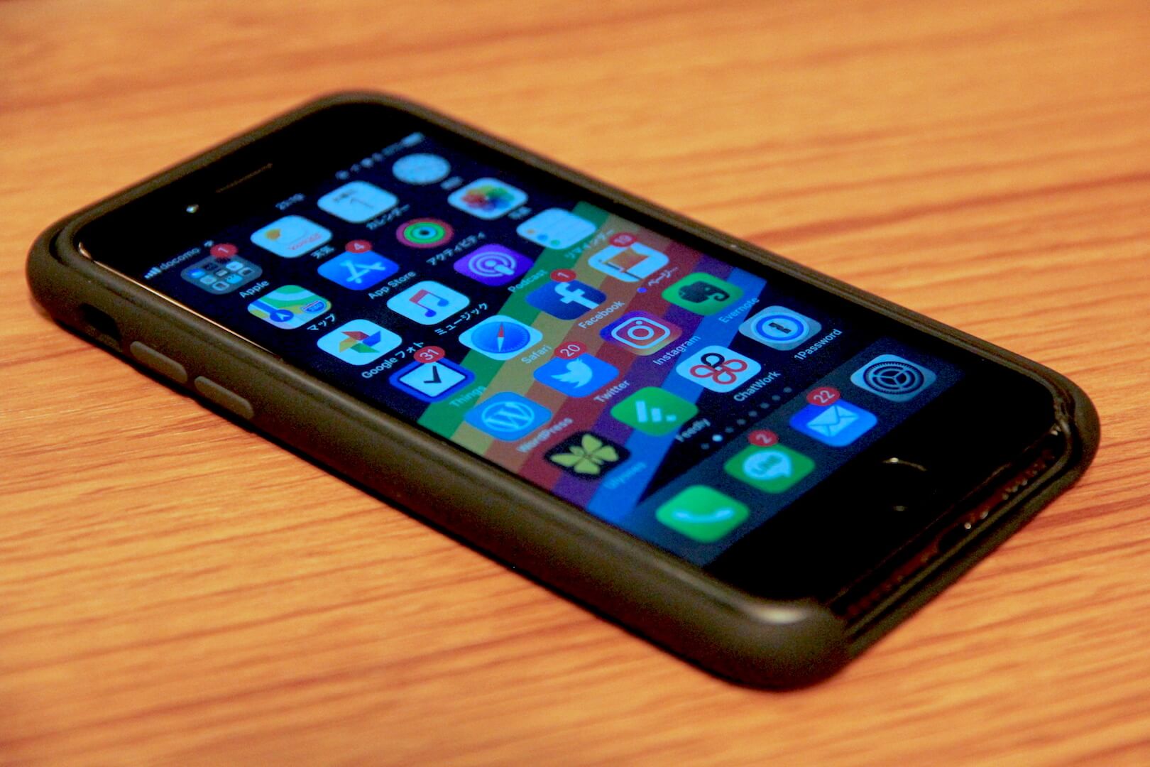 iPhone7とiPhoneXのケースインケースの写真