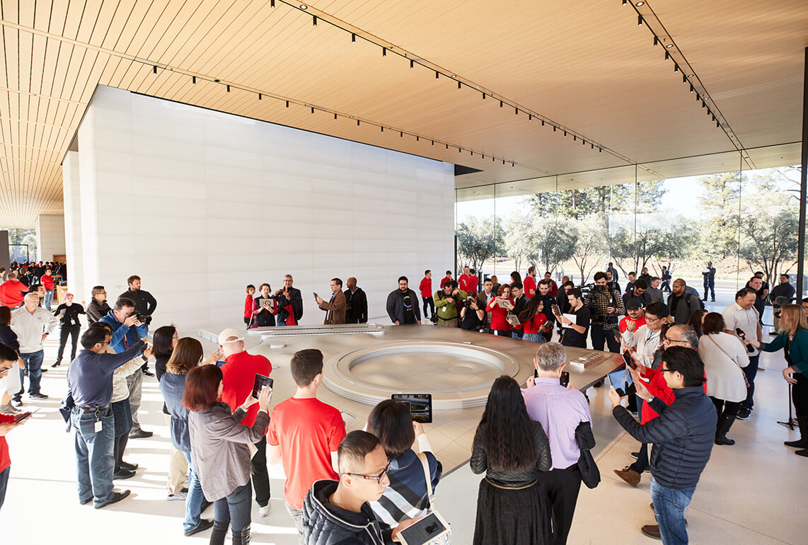 ApplePark_VisitorCenterの写真①