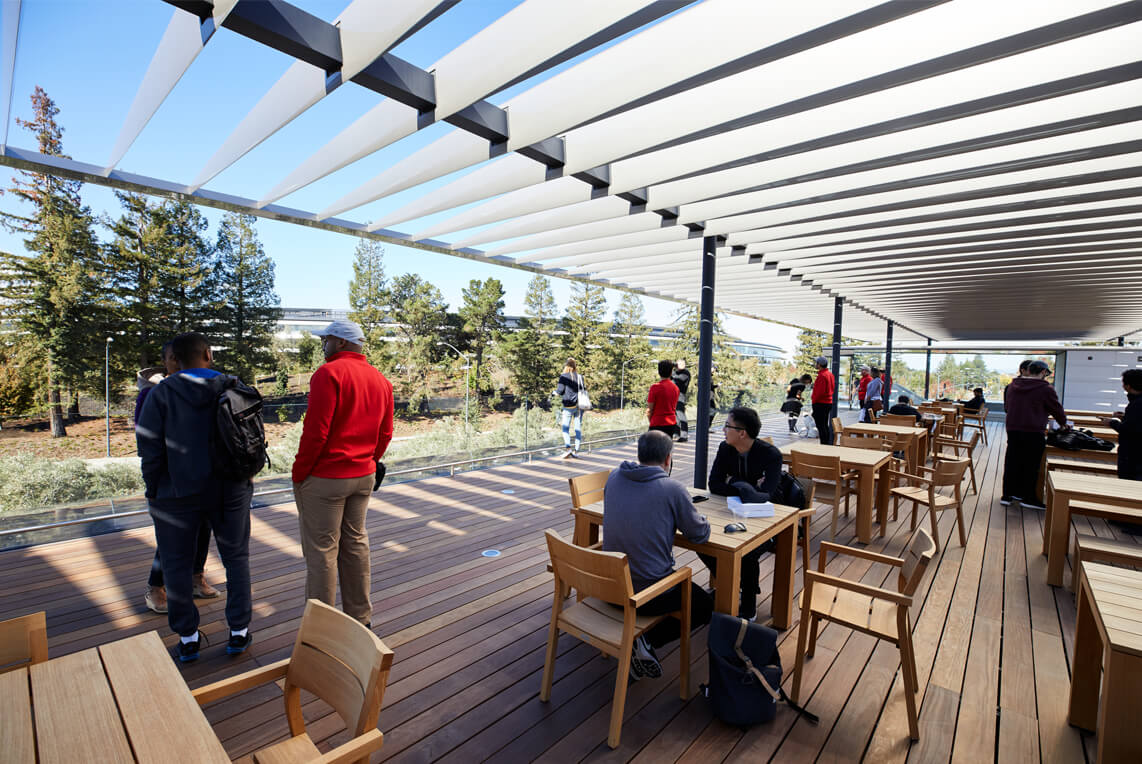 AppleParkVisitorcenterの屋上テラスの写真