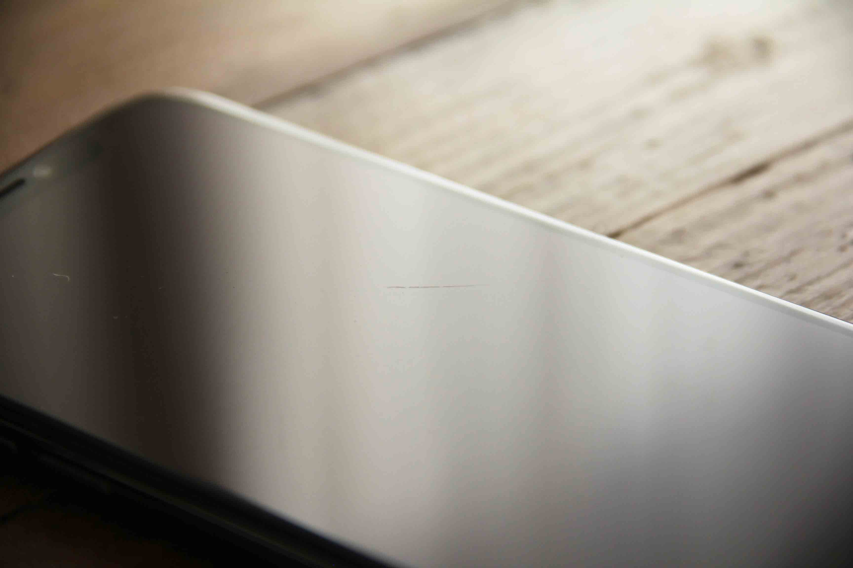 Iphone Xの画面に細かい傷がついた時の修復と消し方 防ぐ方法